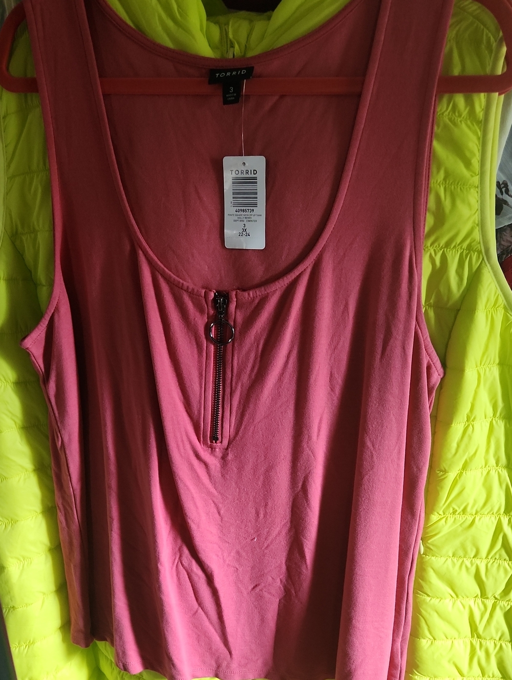 Torrid 3 Holly Berry Zip Front Sleeveless Tank